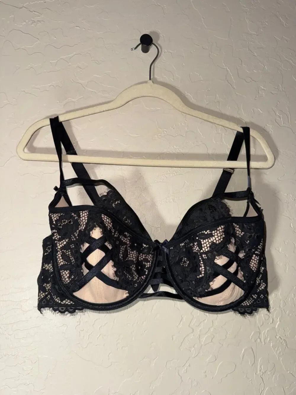 Cacique lightly lined French balconies bra NWT size 44C